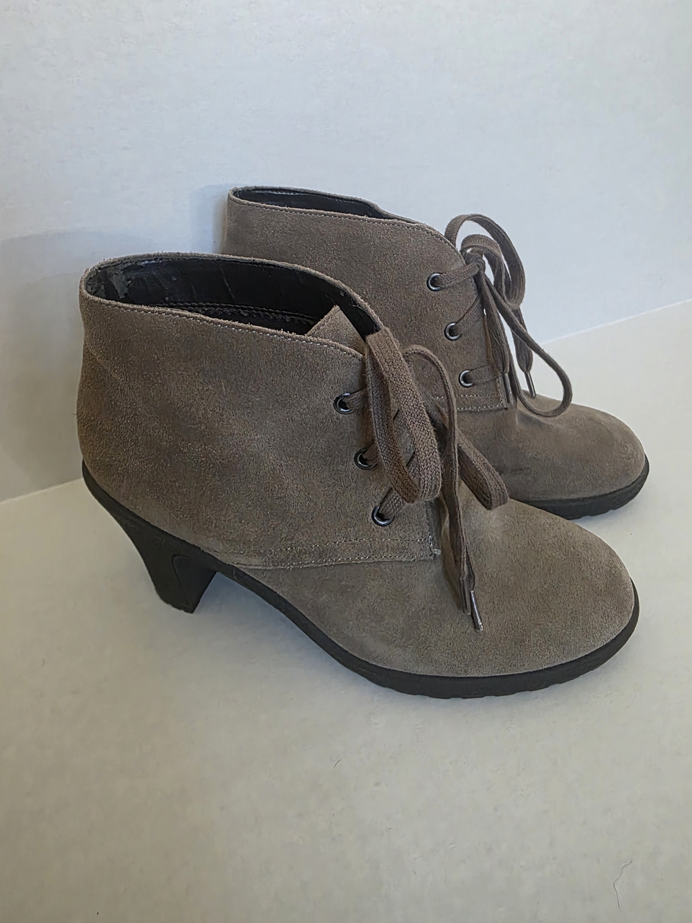 AEROSOLES Taupe Lace-Up Suede Ankle Boots Size 6.5